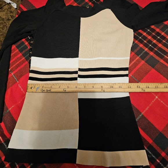 Inc  block long sleve top - Picture 5 of 8